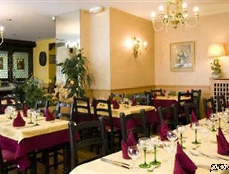 Paul & Pia - Welcome 3*