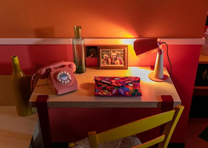 PAUL&PIA - Welcome Home Hotel