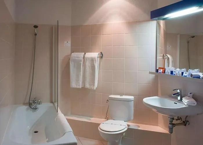 PAUL&PIA - Welcome Home Hotel