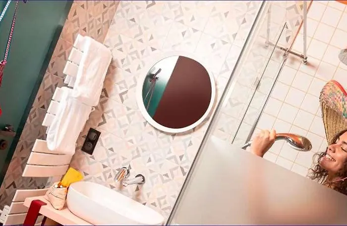 PAUL&PIA - Welcome Home Hotel